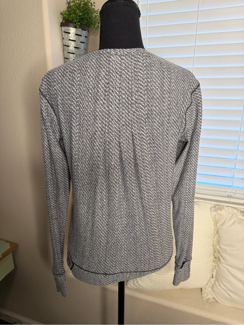 Lululemon Rush Hour Long Sleeve Activewear Top Thumbhole Pullover